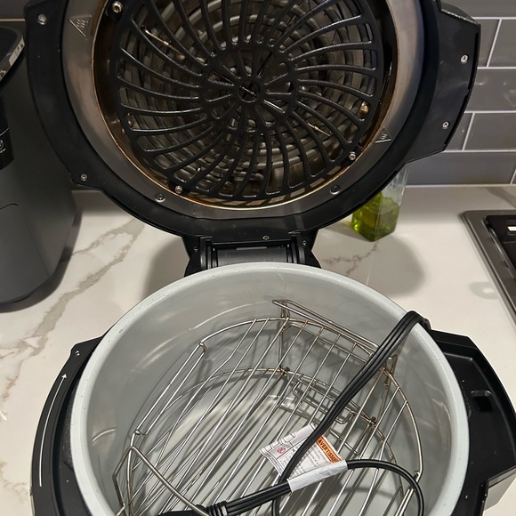 Ninja foodi deluxe tendercrisp pressure cooker - Picture 4 of 5